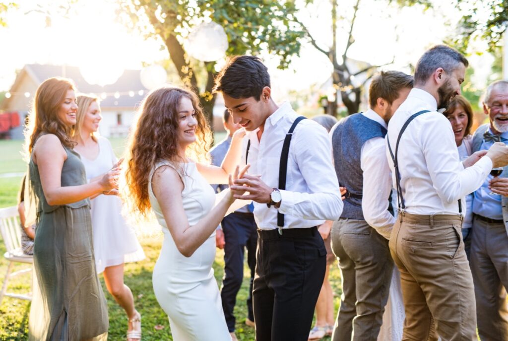 6 wedding invitation etiquette mistakes to avoid 209723343
